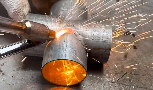 Maaari bang mag -handheld laser welders weld cast iron?